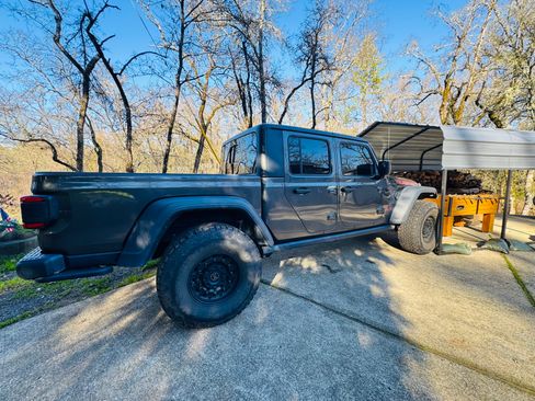 Used 2021 Jeep Gladiator Rubicon image 2