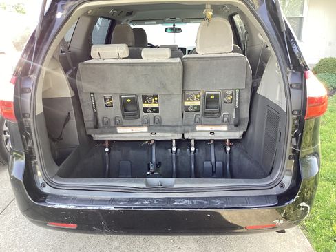 Used 2016 Toyota Sienna LE image 17