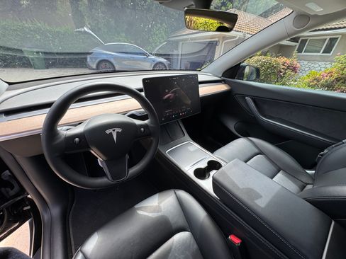 Used 2022 Tesla Model Y Performance image 4