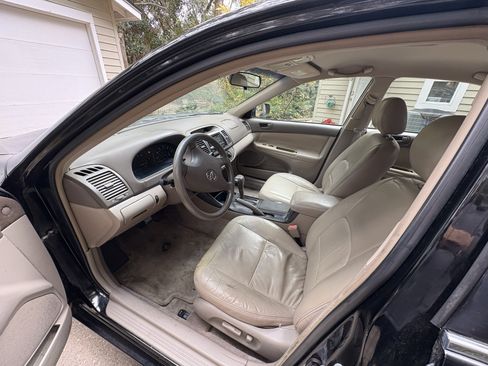 Used 2003 Toyota Camry LE image 2