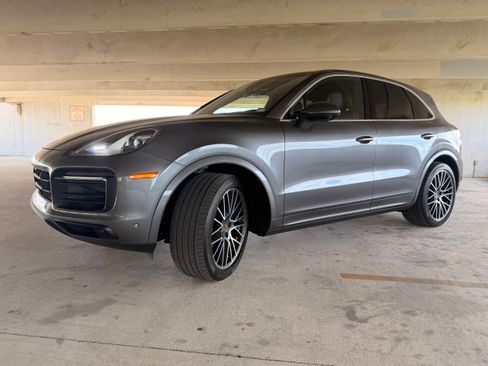 Used 2022 Porsche Cayenne AWD/4WD image 9