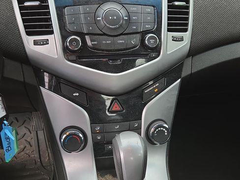 Used 2015 Chevrolet Cruze LT FWD image 9