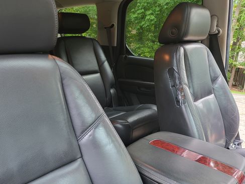 Used 2007 Cadillac Escalade AWD w/ Information Package image 15