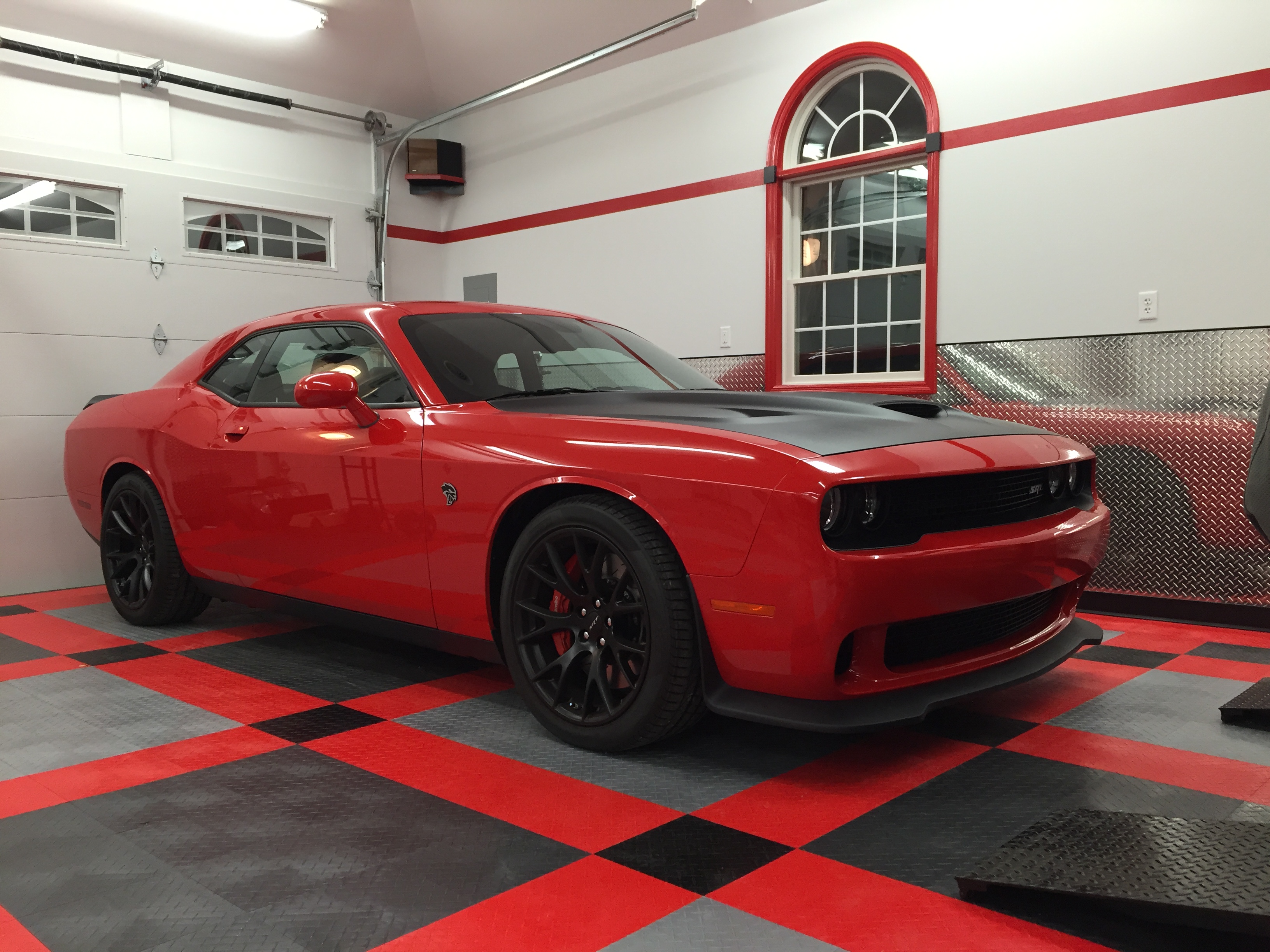 Used 2015 Dodge Challenger SRT Hellcat RWD image 1
