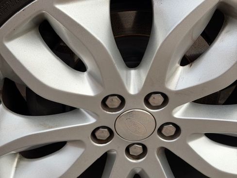 Used 2015 Land Rover LR2 HSE LUX image 9