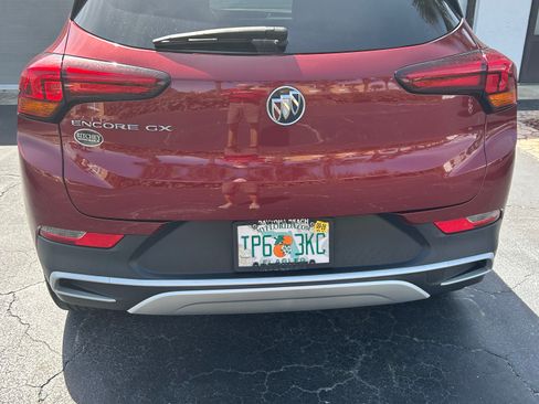 Used 2022 Buick Encore GX Select image 2