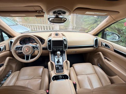 Used 2016 Porsche Cayenne image 1
