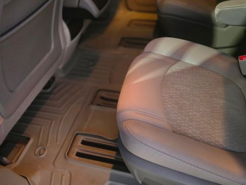 Used 2013 GMC Acadia SLE image 10