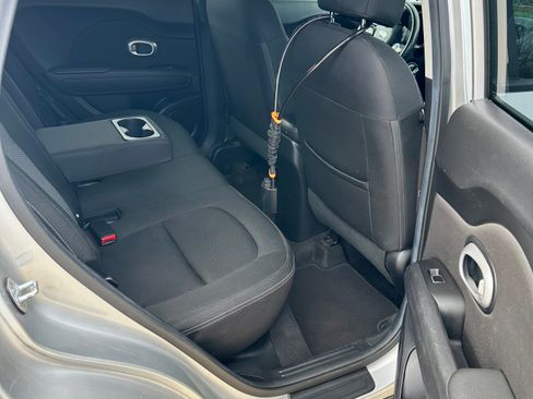 Used 2017 Kia Soul + image 17