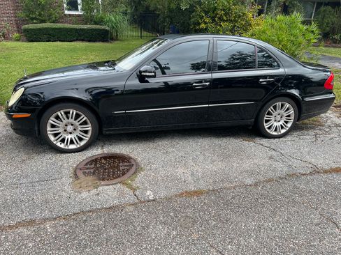 Used 2007 Mercedes-Benz E 550 4MATIC Sedan image 2