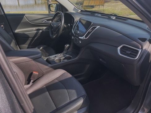 Used 2020 Chevrolet Equinox LT w/ Sport Edition image 11