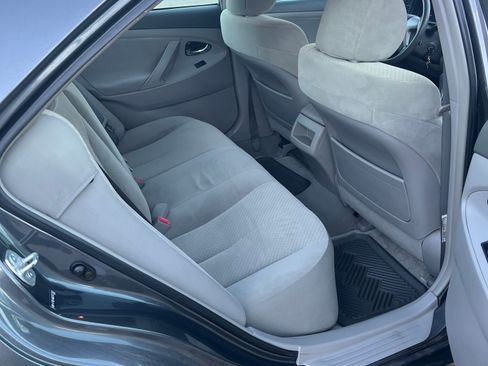 Used 2007 Toyota Camry SE image 2