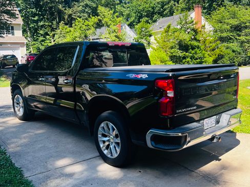 Used 2020 Chevrolet Silverado 1500 LTZ w/ LTZ Plus Package AWD/4WD image 2