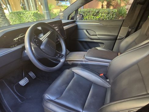 Used 2024 Tesla Model X AWD/4WD image 2