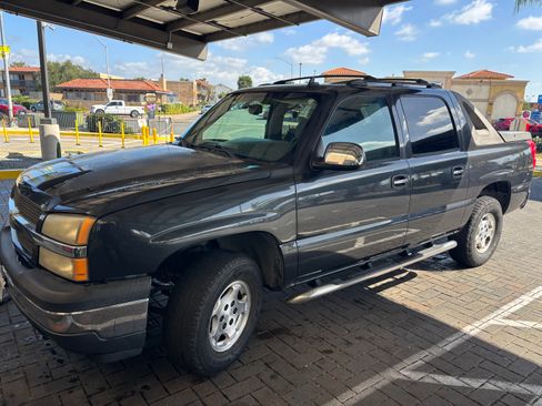 Used 2006 Chevrolet Avalanche LS w/ Sun And Sound Package image 1