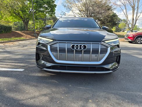 Used 2019 Audi e-tron Prestige image 2