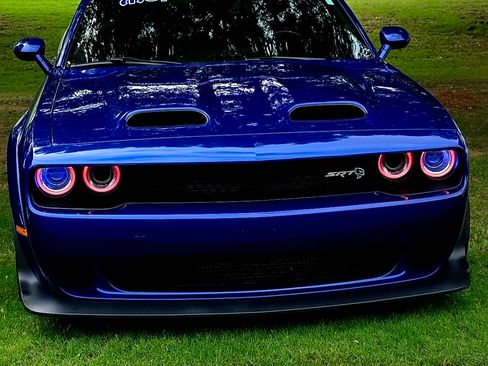 Used 2022 Dodge Challenger SRT Hellcat image 1