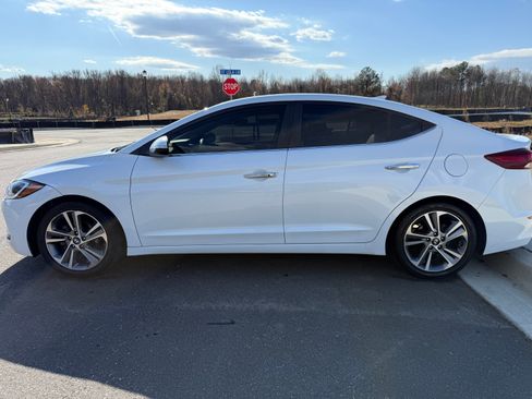Used 2017 Hyundai Elantra Limited image 5