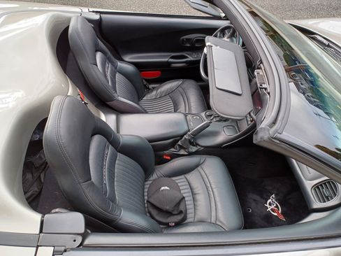 Used 2002 Chevrolet Corvette Convertible w/ Preferred Equipment Group2 image 10