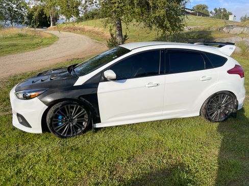 Used 2017 Ford Focus RS AWD/4WD image 2