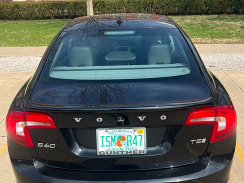 Used 2017 Volvo S60 T5 Inscription image 11