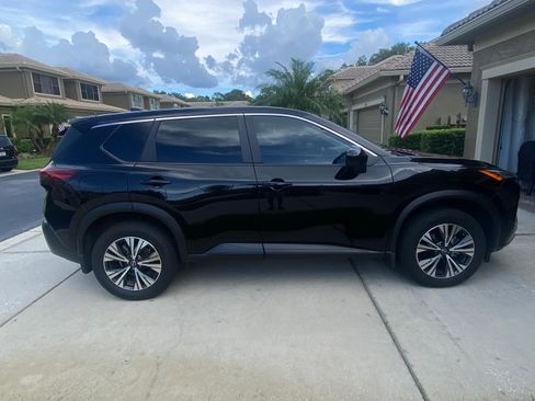 Used 2023 Nissan Rogue SV FWD image 2