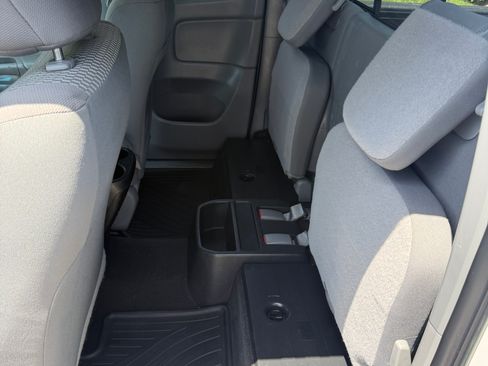 Used 2015 Toyota Tacoma 2WD Access Cab w/ SR5 Package image 11