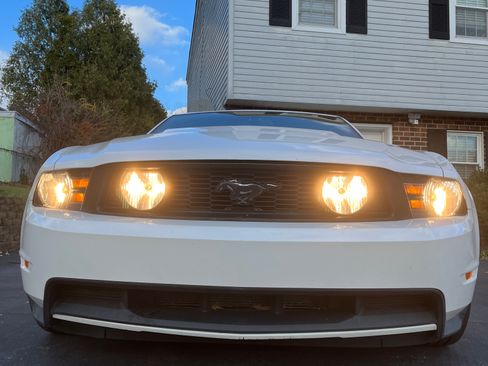 Used 2012 Ford Mustang GT Premium w/ Comfort Pkg image 6