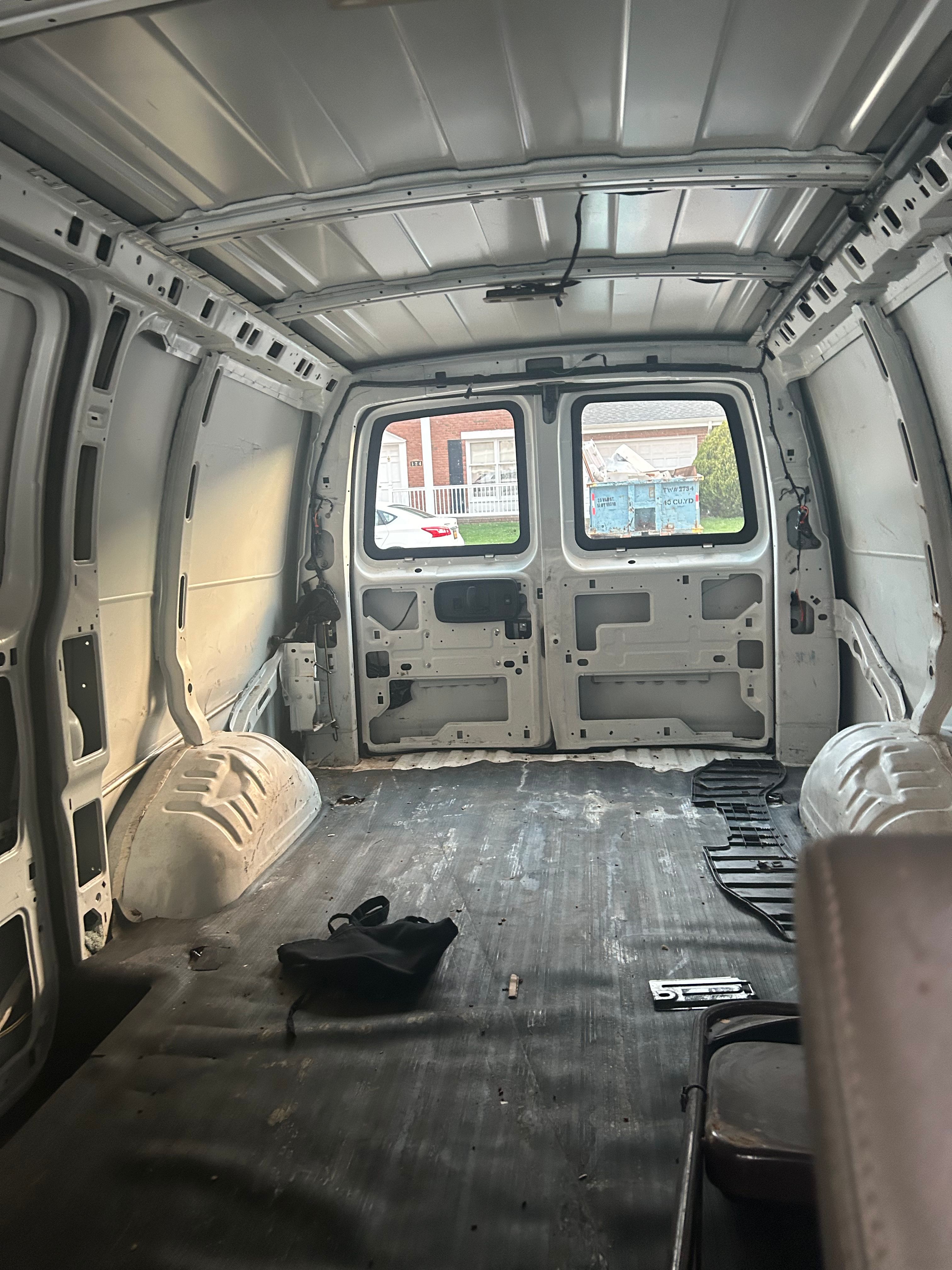 Used 2017 Chevrolet Express 2500 RWD image 5