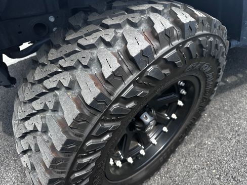 Used 2018 Jeep Wrangler Unlimited Sahara AWD/4WD image 4