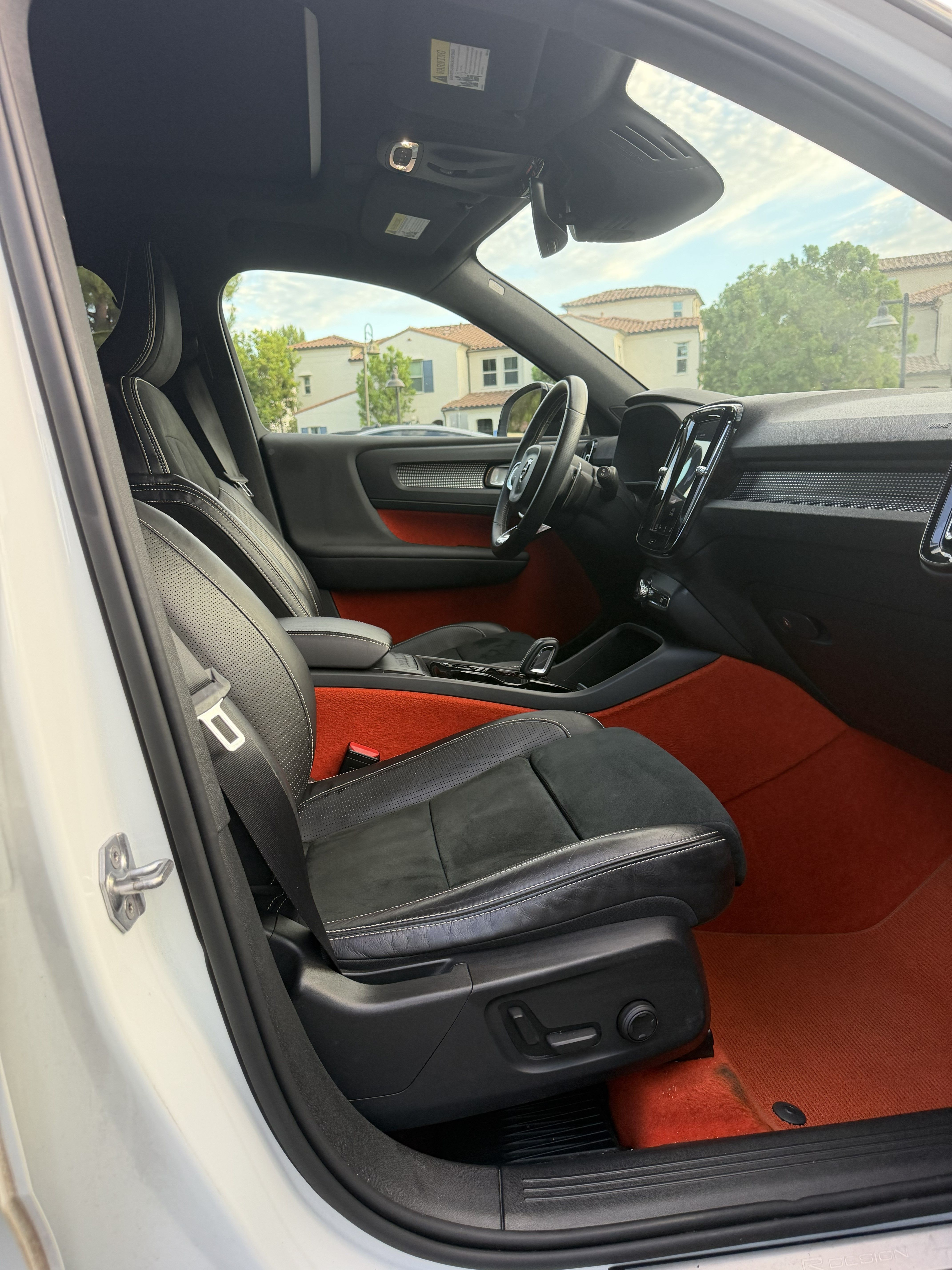 Used 2020 Volvo XC40 T5 R-Design AWD/4WD image 14
