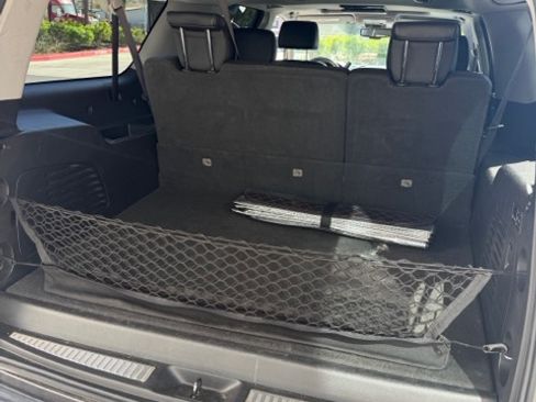 Used 2016 GMC Yukon XL SLT w/ Open Road Package RWD image 9
