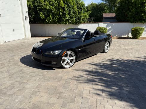 Used 2010 BMW 335i Convertible image 1
