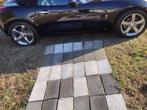 Used 2007 Pontiac Solstice Convertible w/ Preferred Package image 1