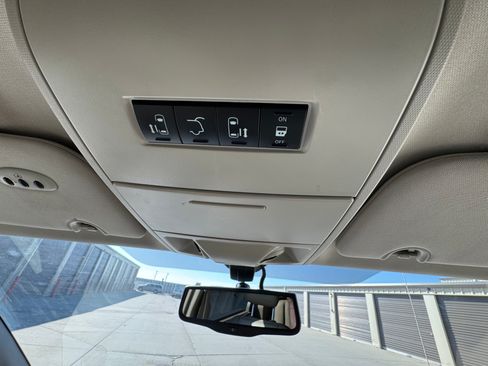 Used 2013 Chrysler Town & Country Touring-L w/ Driver Convenience Group image 14