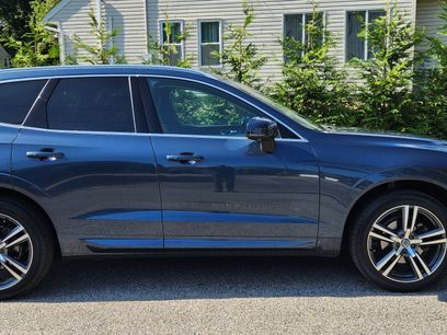 Used 2019 Volvo XC60 T5 Momentum w/ Multimedia Package