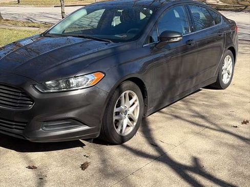 Used 2016 Ford Fusion SE image 6