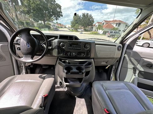 Used 2018 Ford E-350 and Econoline 350 Super Duty image 13