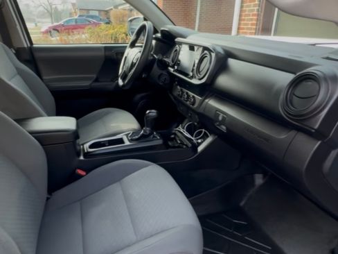 Used 2020 Toyota Tacoma SR w/ SR Convenience Package RWD image 9