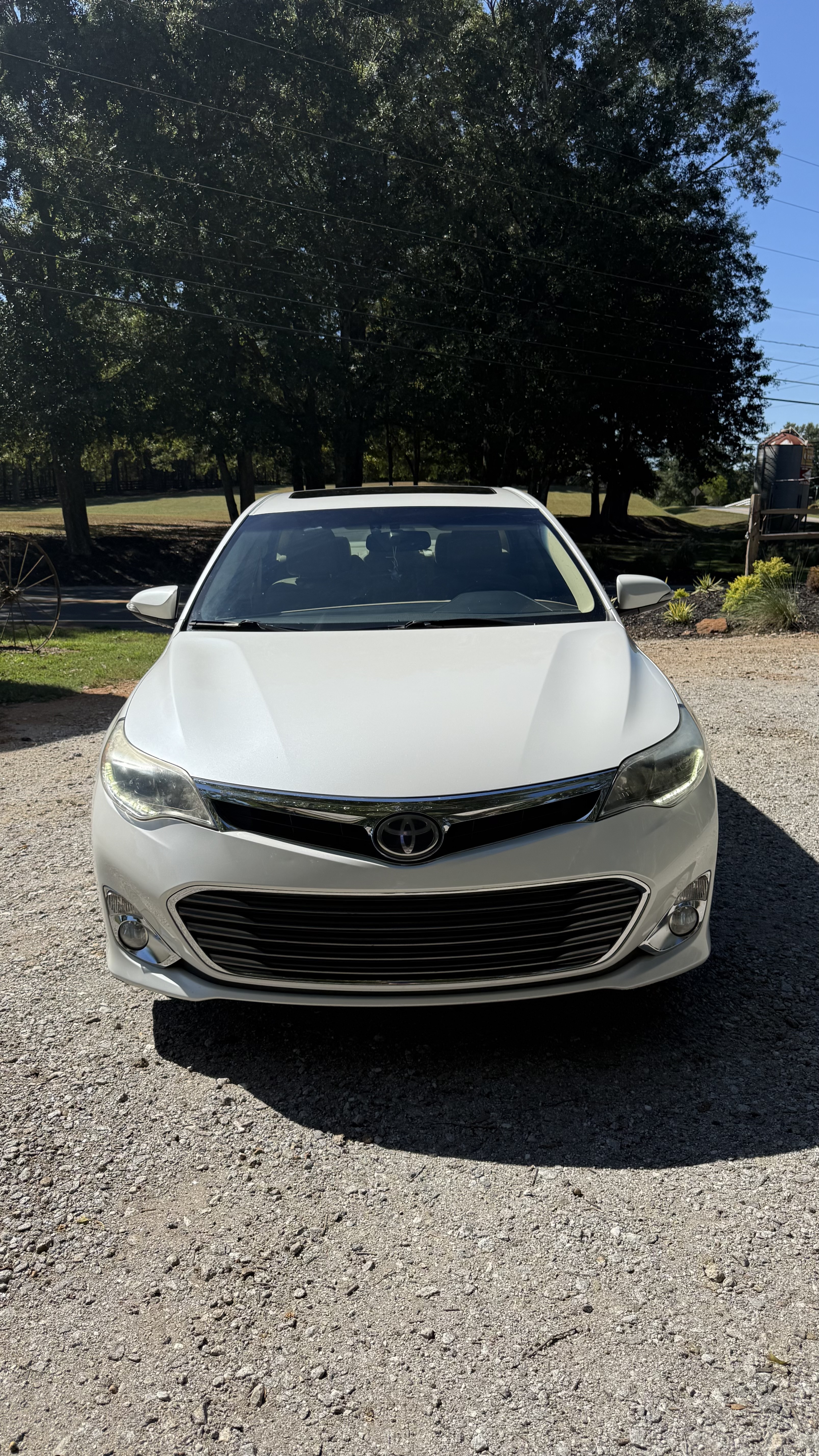Used 2015 Toyota Avalon Limited FWD image 2