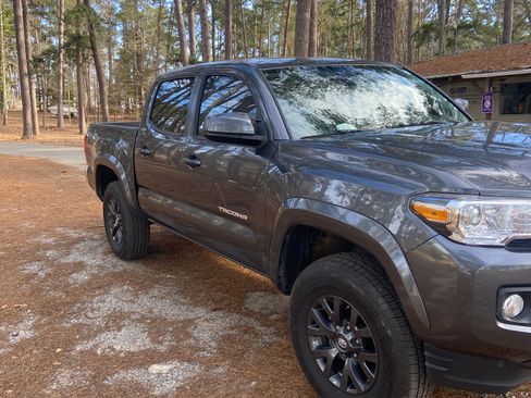 Used 2020 Toyota Tacoma SR5 image 10