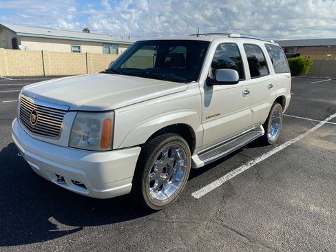Used 2002 Cadillac Escalade AWD image 1