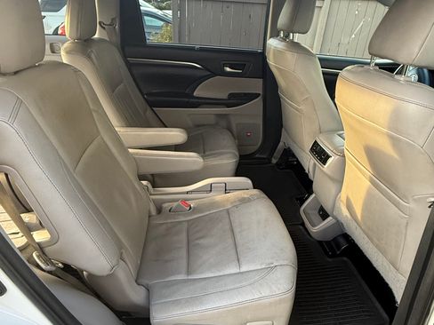 Used 2014 Toyota Highlander Limited image 17