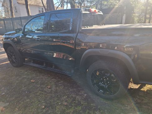 Used 2024 Chevrolet Colorado Z71 w/ LPO, Dark Essentials Package image 8