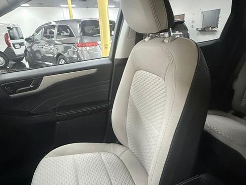 Used 2022 Ford Escape SE w/ Cold Weather Package image 8