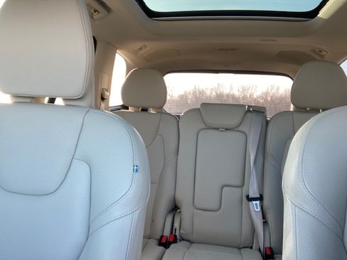 Used 2023 Volvo XC90 B5 Plus w/ Protection Package Premier image 21