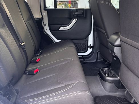 Used 2017 Jeep Wrangler Unlimited Sahara w/ Connectivity Group image 5