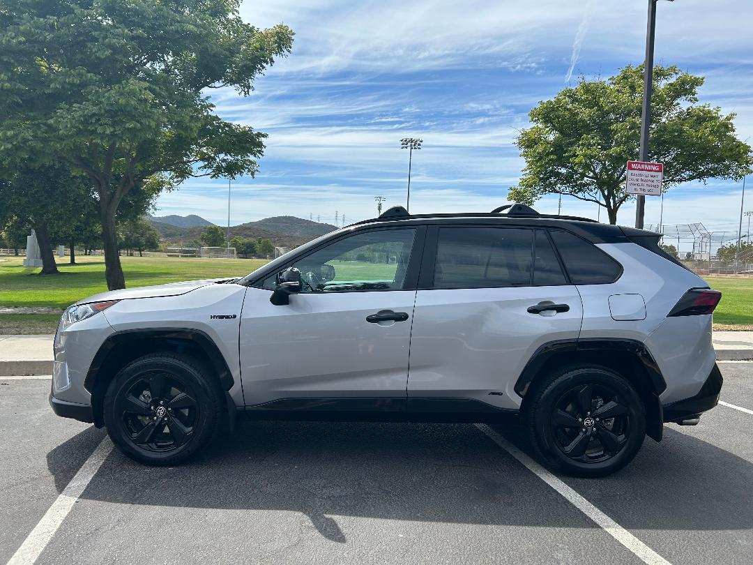 Used 2021 Toyota RAV4 XSE AWD/4WD image 4