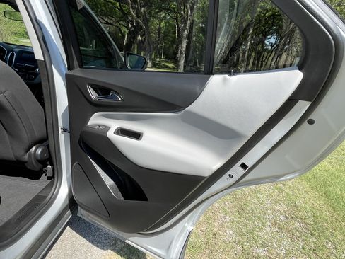 Used 2022 Chevrolet Equinox LS image 28