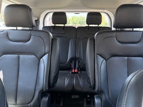 Used 2023 Jeep Grand Cherokee L Limited w/ Luxury Tech Group II image 15